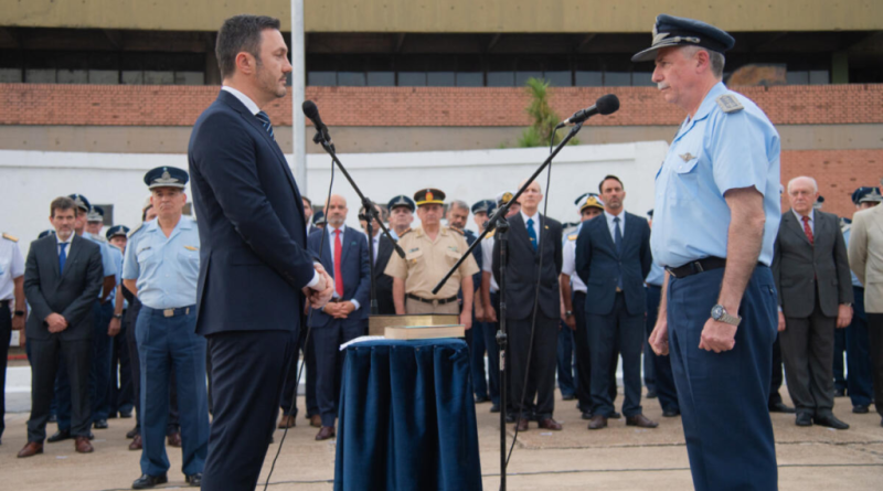 El Gobierno echó al jefe de la Fuerza Aérea por uso indebido de las  aeronaves y presuntos hechos de abuso – Concepto FM